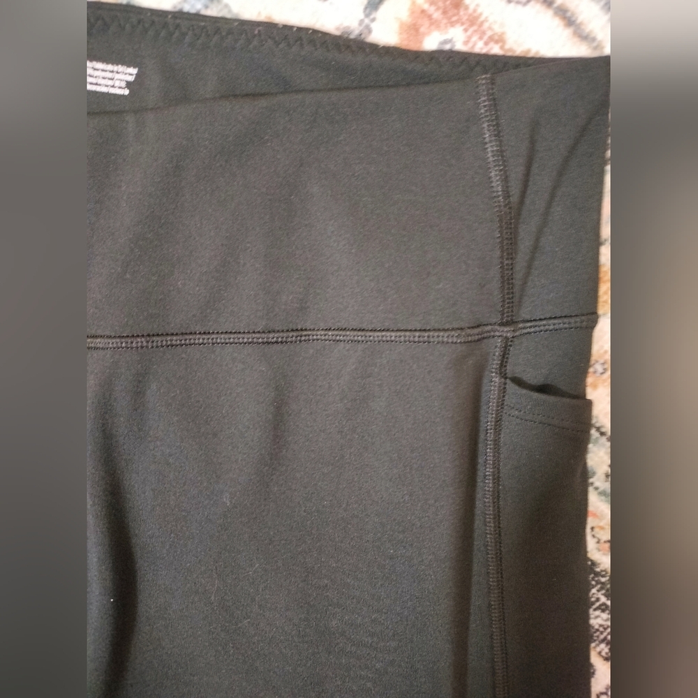Victoria's Secret On Point FLOW Black Leggings. Size XXL. EUC! - Picture 2 of 4